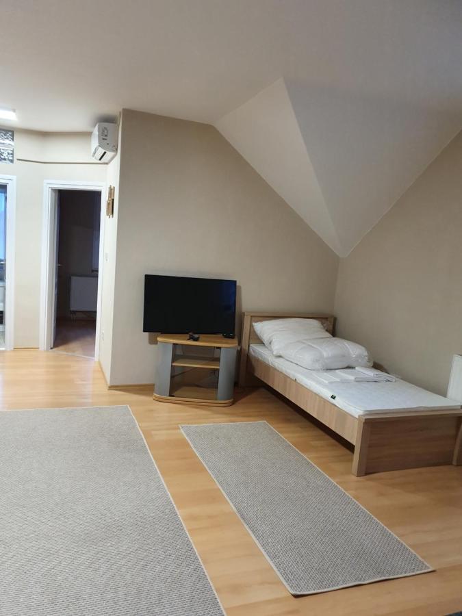 Bella Apartman Szegedin Exterior foto